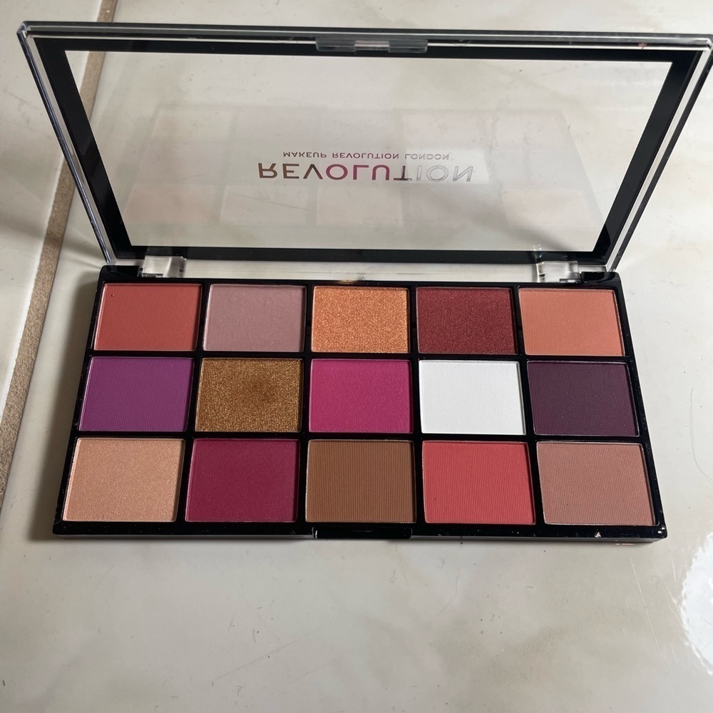 Revolution Make Up Reloaded Red Alert Eye Shadow Pallet